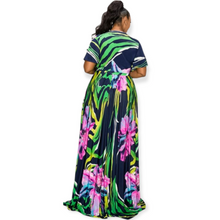 Load image into Gallery viewer, Two piece floral set
